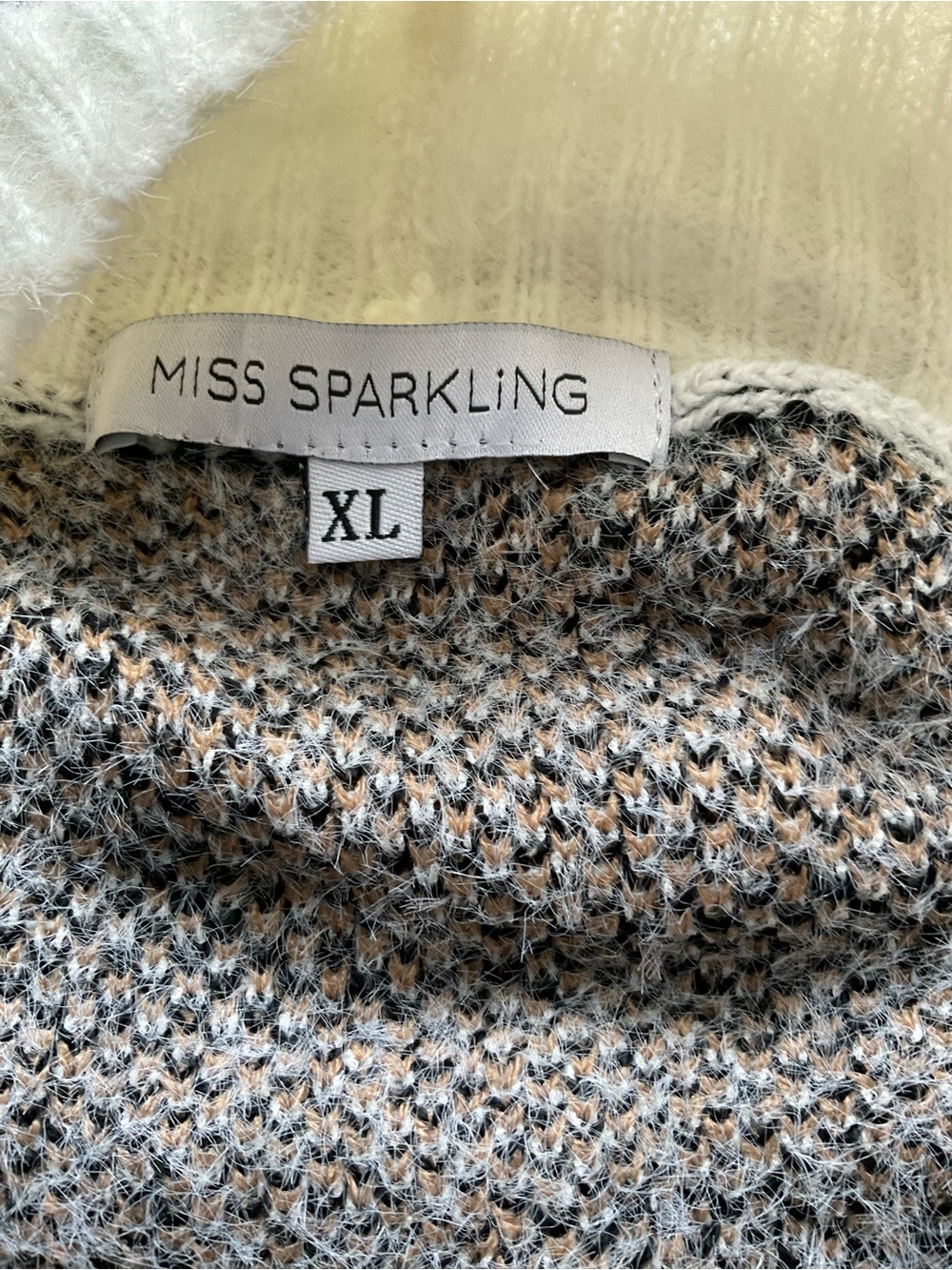 Leopard Pattern Fuzzy Cardigan - Picture 7 of 7